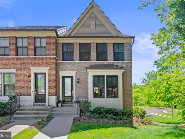 3747 Powell Ln, Falls Church, VA 22041