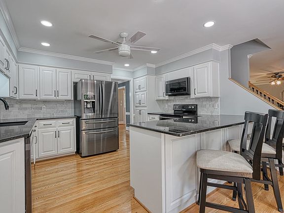 3rd image of 229 Bent Oak Way
