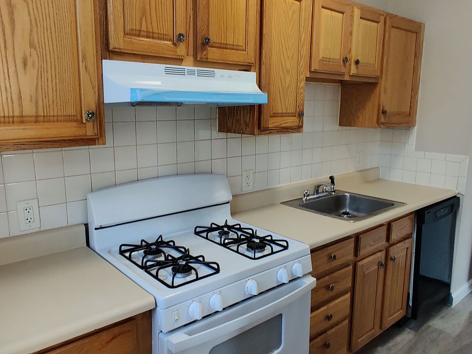 2nd image of 4-6 Hartwell St #Har4-3