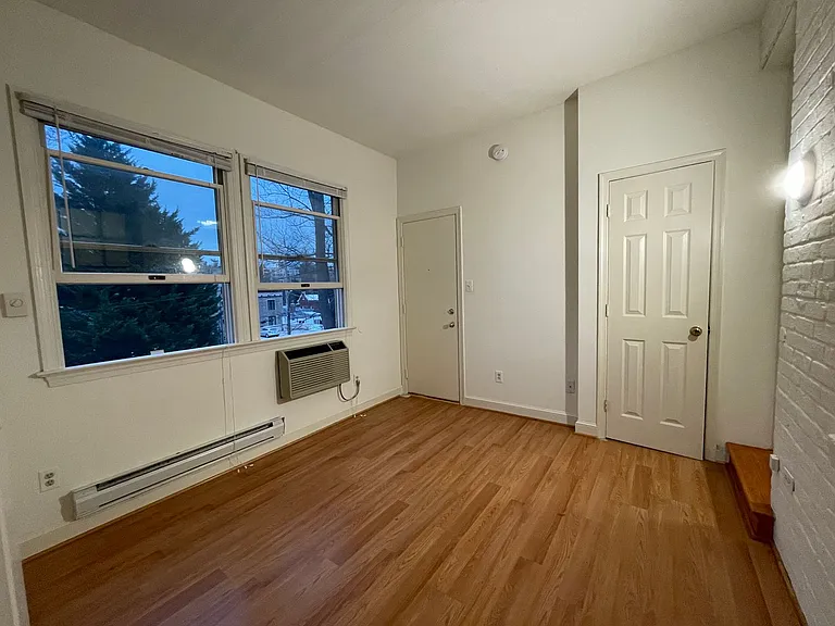 4021 Davis Pl NW — Photo 12