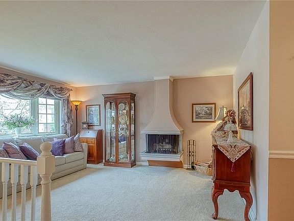 3rd image of 704 Moonstone Dr