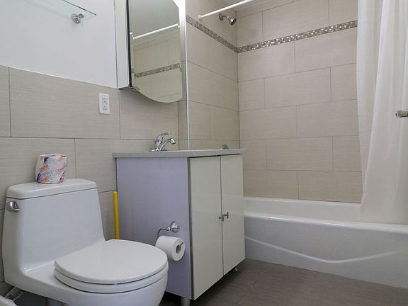 4th image of 521 W 48th St #7G