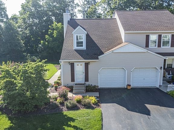 2nd image of 84 Carriage Ln