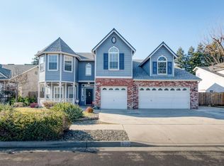 862 N Cherry Ln, Clovis, CA 93611