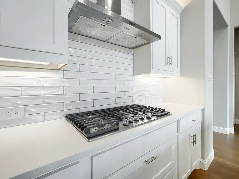 929 Newcastle Dr — Photo 9