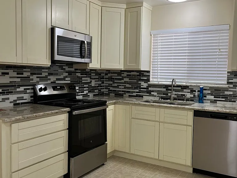 5495 Taft Dr — Photo 9