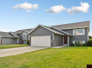 112 Pinehurst Dr, Mankato, MN 56001
