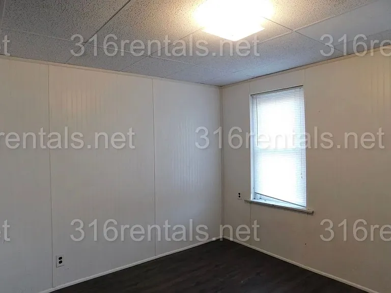 Skelly Building Apartments — Photo 6