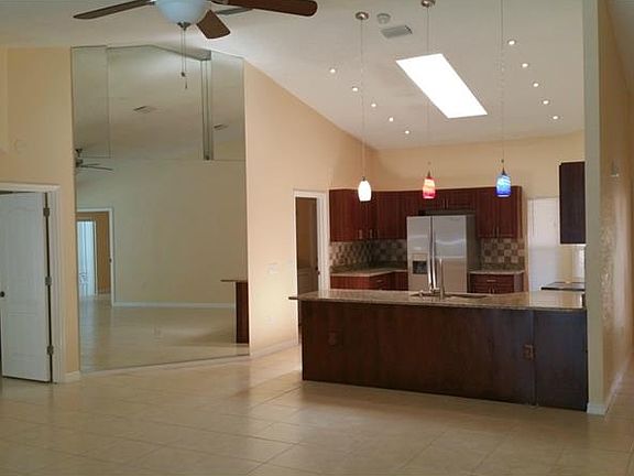 5th image of 6185 Nicole Ct