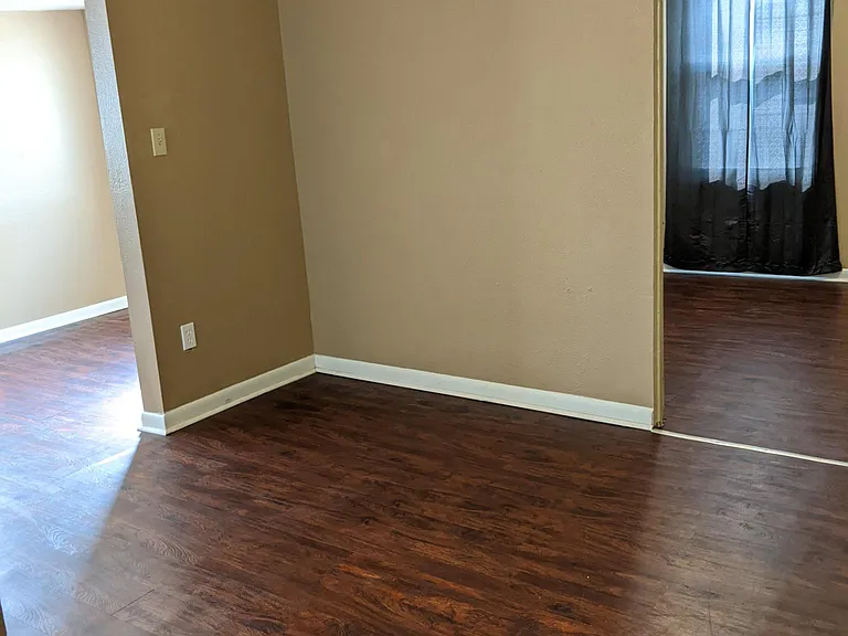 109 W Washington Ave — Photo 27