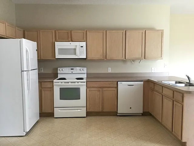 647 Heraldo Ct — Photo 2