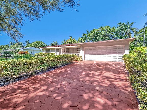4th image of 861 Holly Ln