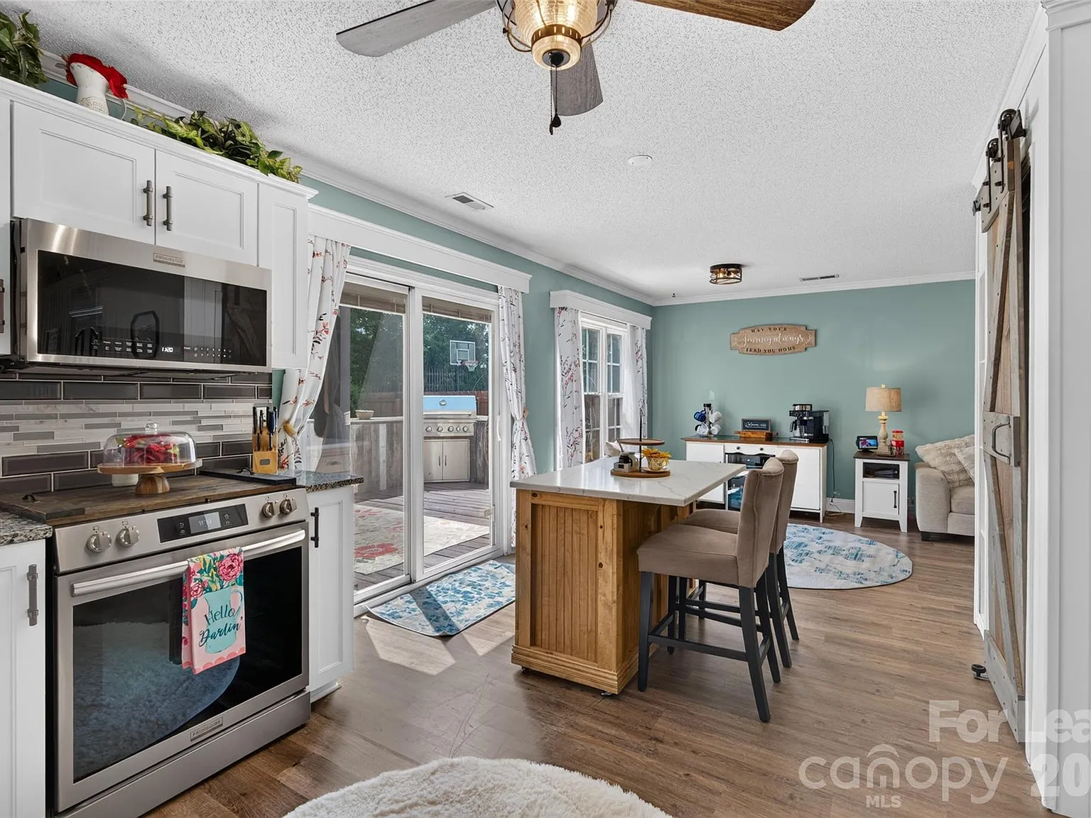3 bed, 2.5 bath, 1555 sqft, $2,100 — Photo 1