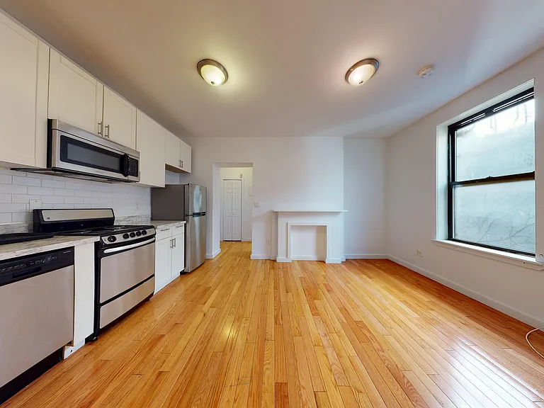 693 9th Ave #4R — Photo 6