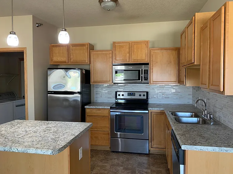 1805 SW White Birch Cir #3 — Photo 1