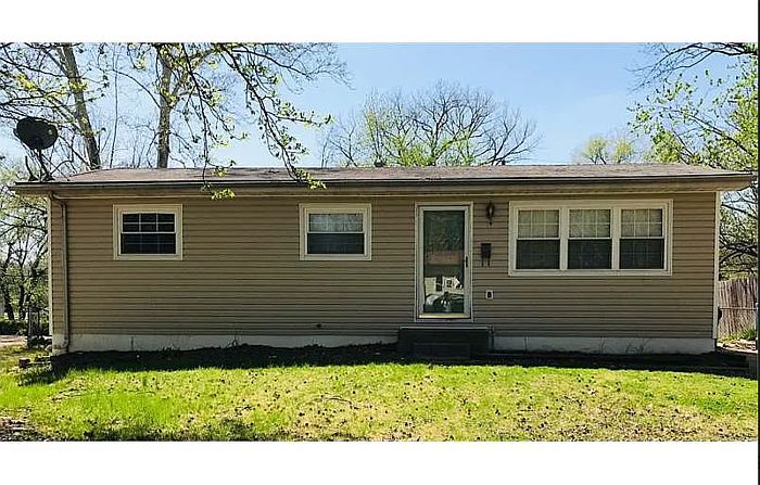 1st image of 295 Meadowcrest Dr