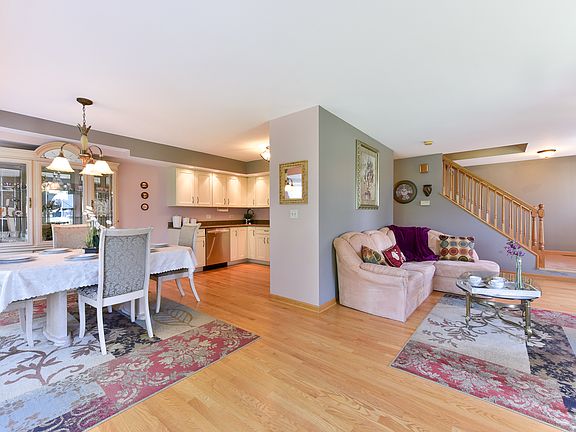 4th image of 1068 East Ave