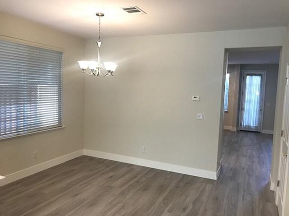 5th image of 925 Oakes St