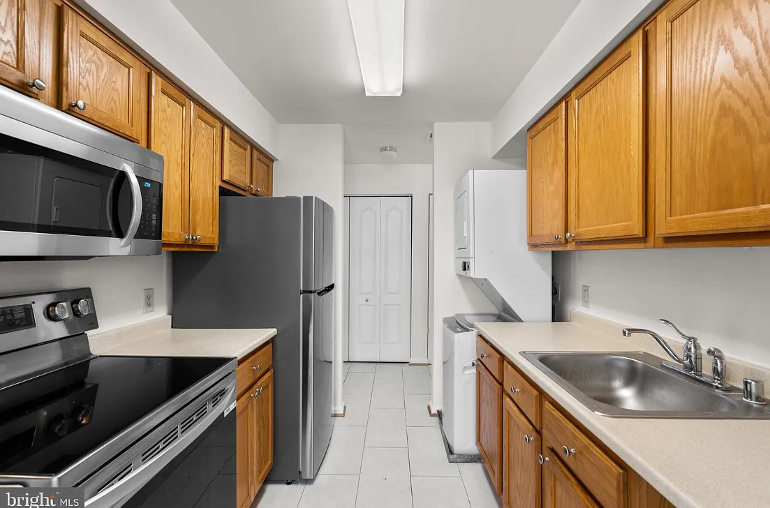 3 bed, 1209 sqft, $2,400 — Photo 2