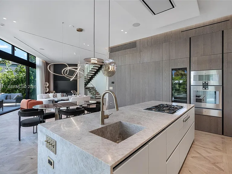 1045 W 47th Ct — Photo 12