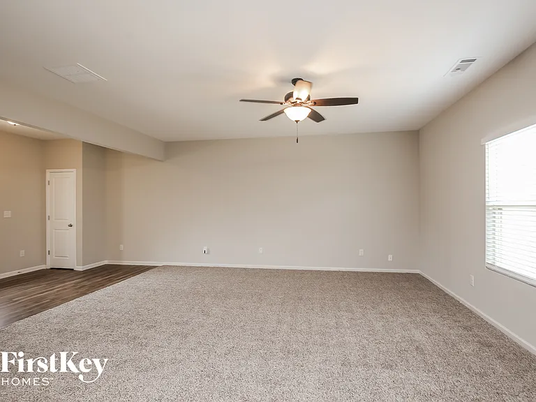 1447 Turning Leaf Ln — Photo 2
