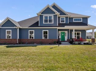 1211 Willowgrove Ln, Mahomet, IL 61853