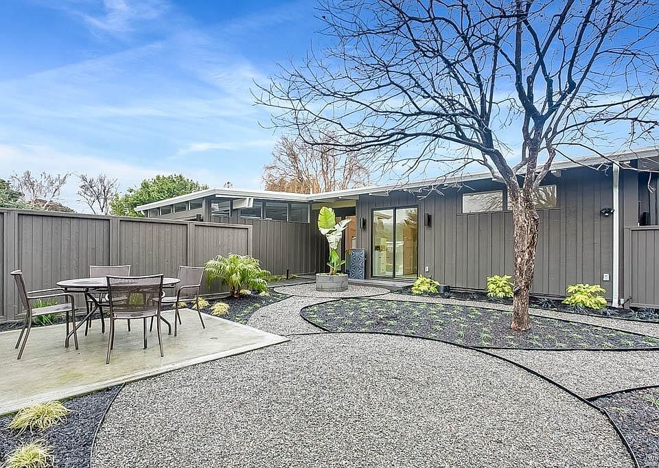 1st image of 576 Wakerobin Ln