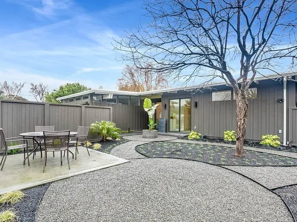 576 Wakerobin Ln, San Rafael, CA 94903
