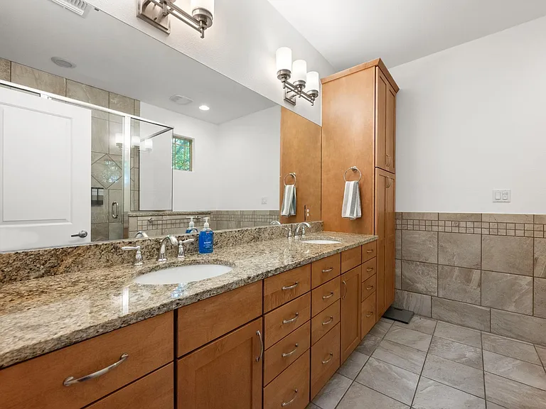 2208 Schriber St #B — Photo 20