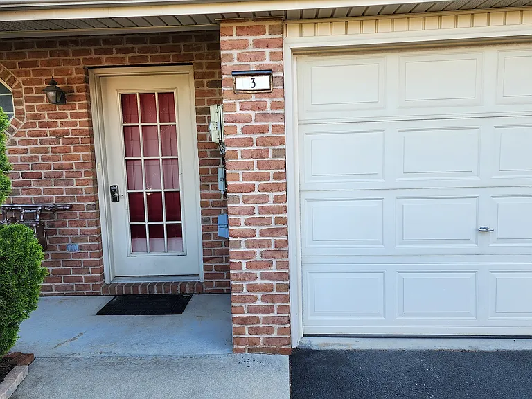3 Tommy Ln — Photo 1