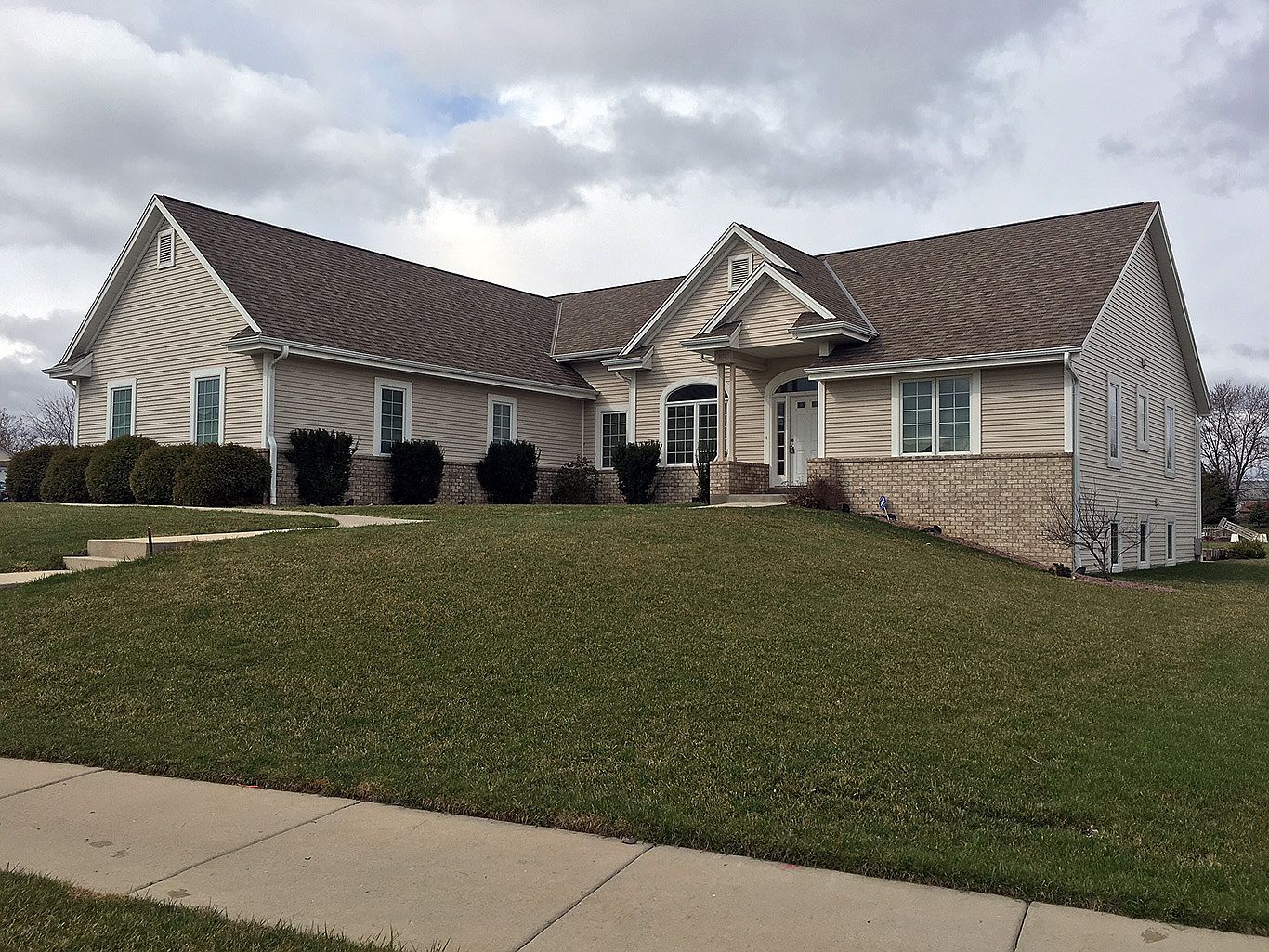 1200 W Glen Crossing Dr, Oak Creek, WI 53154 Zillow