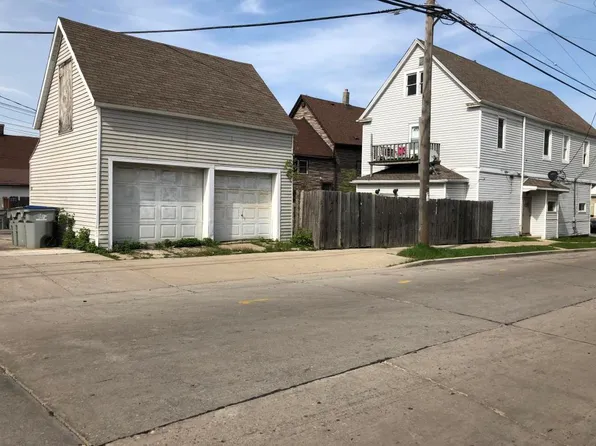 2691 S 7th St, Milwaukee, WI 53215