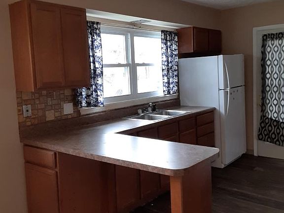 5th image of 1005 Hollywood Dr