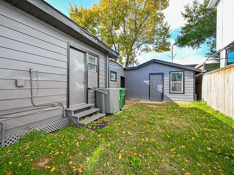 1507 Laird St — Photo 20