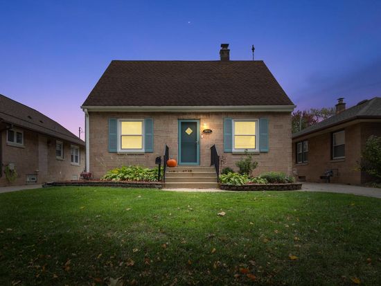 2472 South 95th STREET, West Allis, WI 53227