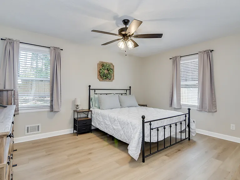 226 Thread Needle Rd E — Photo 26