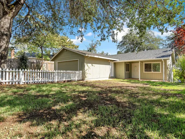 12097 Shaver Ln, Redding, CA 96003