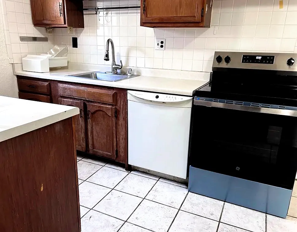 4 bed, 2076 sqft, $1,800 — Photo 4