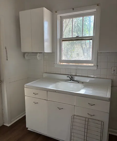 904 Lilly St #HALF — Photo 3