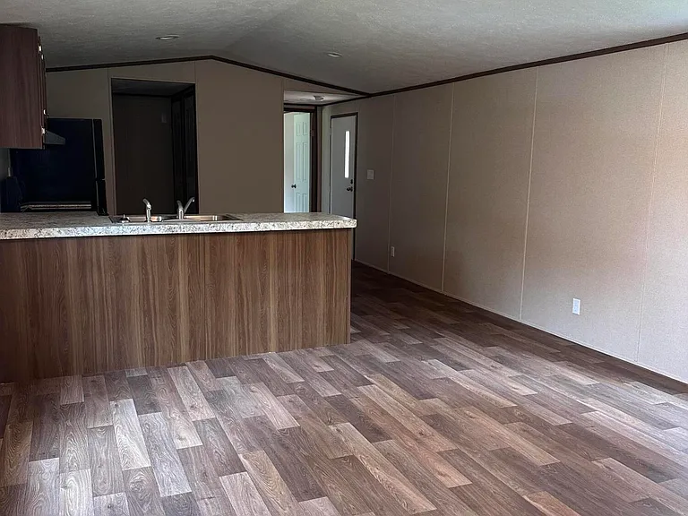 113 Orton Ln — Photo 4