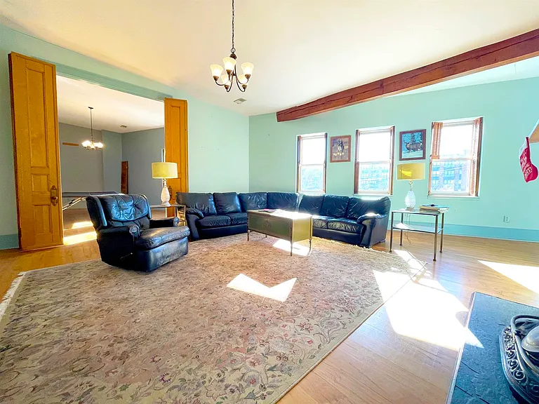 100 W South St #3A3 — Photo 3