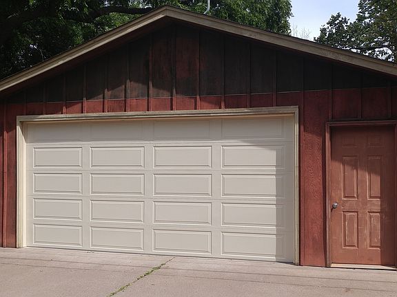 Detached Garage