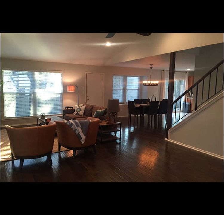 Large living room area with loads of space.