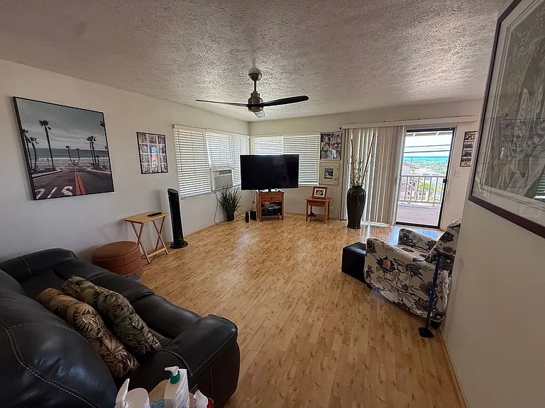 826 16th Ave — Photo 3