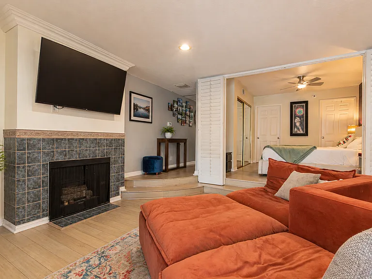 1355 N Sierra Bonita Ave #402 — Photo 18