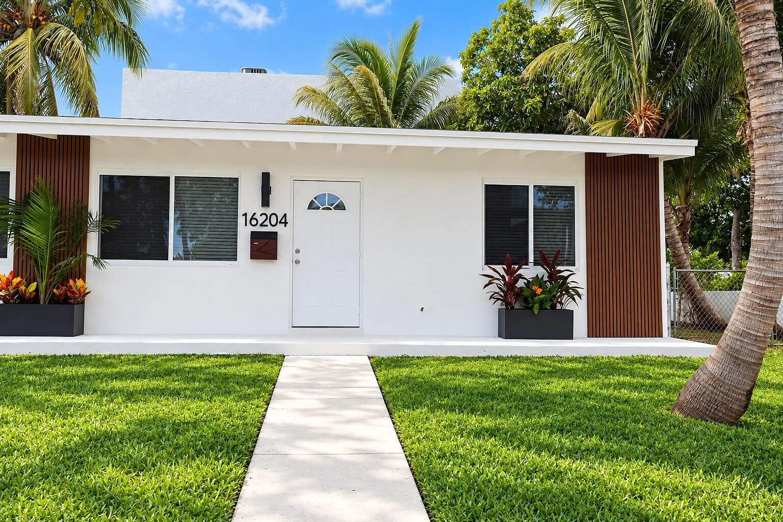 2 bed, 1.0 bath, 700 sqft, $2,500 — Photo 3