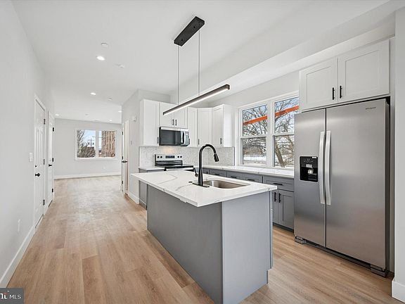 3rd image of 214 W Cumberland St