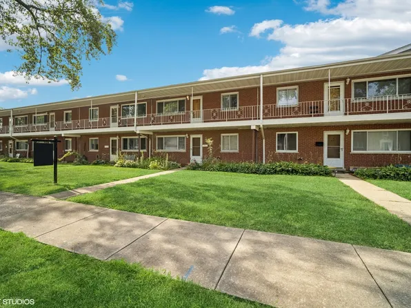 633 Dulles Rd APT B, Des Plaines, IL 60016