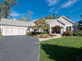 4263 S Oak Pointe Ct NE, Grand Rapids, MI