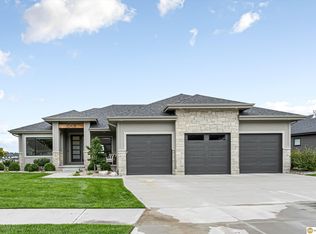 10105 S 98th St, Papillion, NE 68046